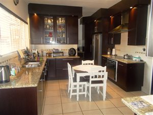 4 Bed House in Zwartkop