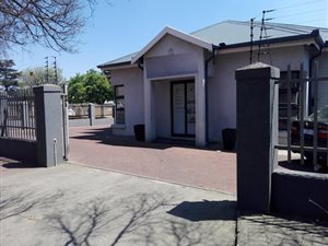 255 m² Office Space in Witbank Central