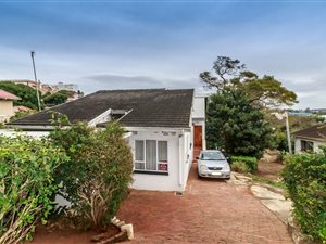 6 Bed House in Clare Hills