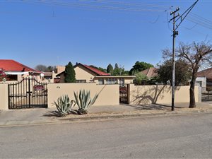 3 Bed House in Rewlatch