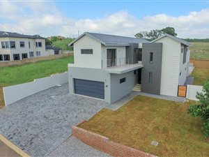 4 Bed House in Country View Estate