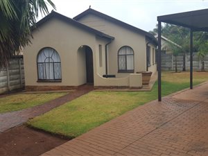 2 Bed House in Van Riebeeck Park