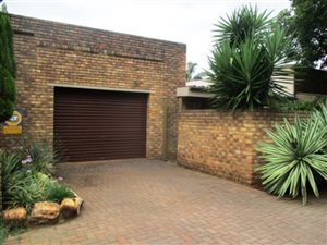 2 Bed Townhouse in Bronberrick
