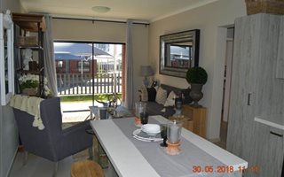 2 Bedroom House in Carlswald Estate