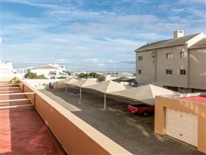 2 Bed Apartment in Bloubergstrand