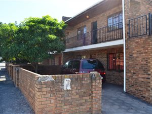 12 Bedroom House in Suider Paarl
