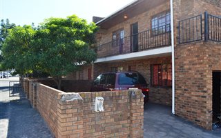 12 Bedroom House in Suider Paarl
