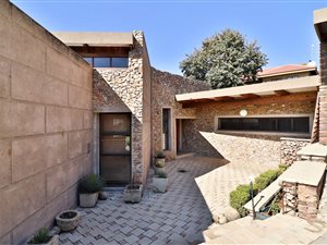 6 Bed House in Gholfsig
