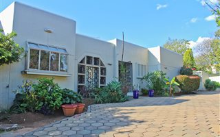 5 Bedroom House in Country View