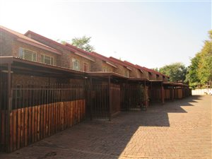 3 Bed Apartment in Doornpoort and surrounds