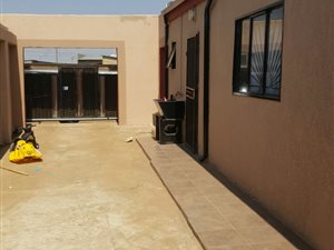 2 Bed House in Lakeside