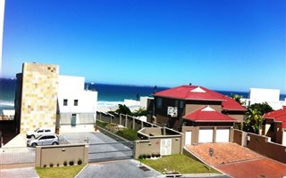 2 Bedroom Apartment in Bloubergrant