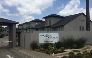 100 m² Commercial space in Glen Marais