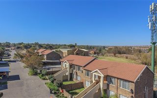2 Bedroom Apartment in Rooihuiskraal