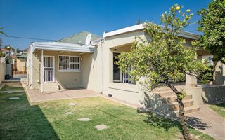 3 Bedroom House in Kensington