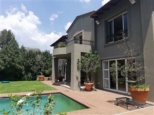 5 Bed House in The Paddocks