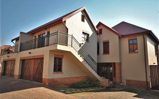 Bachelor apartment in Heritage Hill