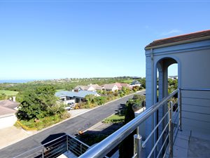4 Bed House in Pezula Golf Estate