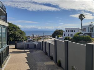 2 Bed Apartment in Mossel Bay Central