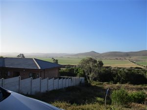 693 m² Land available in Klein Brak River