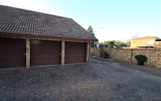 2 Bedroom Simplex in Hennopspark