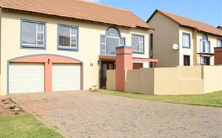 3 Bedroom Duplex in Glen Marais