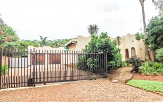 4 Bedroom House in Die Wilgers