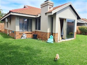 2 Bed Townhouse in Rooihuiskraal North