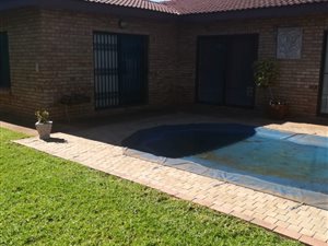 3 Bed House in Royldene