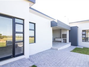 4 Bed House in Oubaai and surrounds