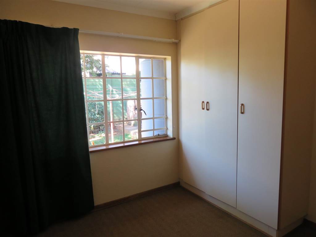 2 Bedroom Townhouse in Prestbury photo number 10