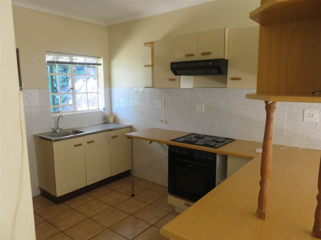 2 Bedroom Townhouse in Prestbury photo number 6