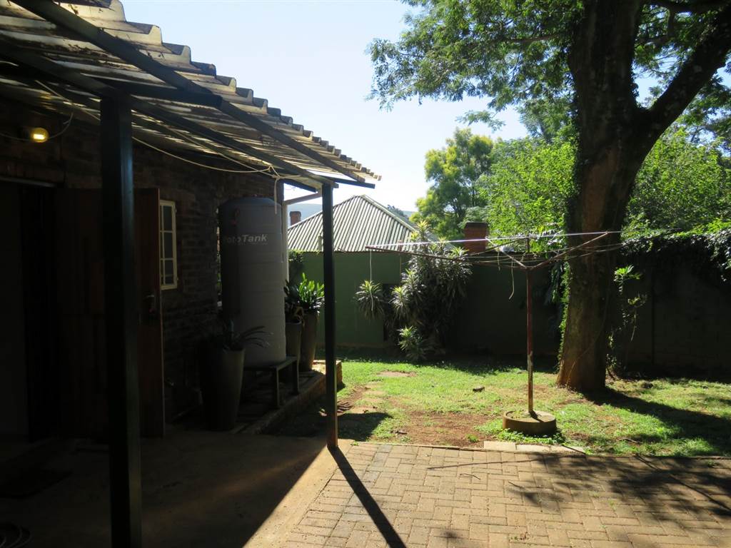 2 Bedroom Townhouse in Prestbury photo number 13