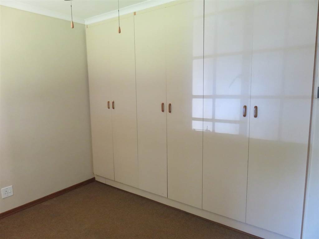 2 Bedroom Townhouse in Prestbury photo number 7