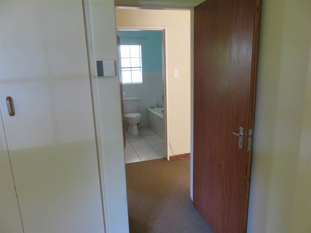 2 Bedroom Townhouse in Prestbury photo number 9