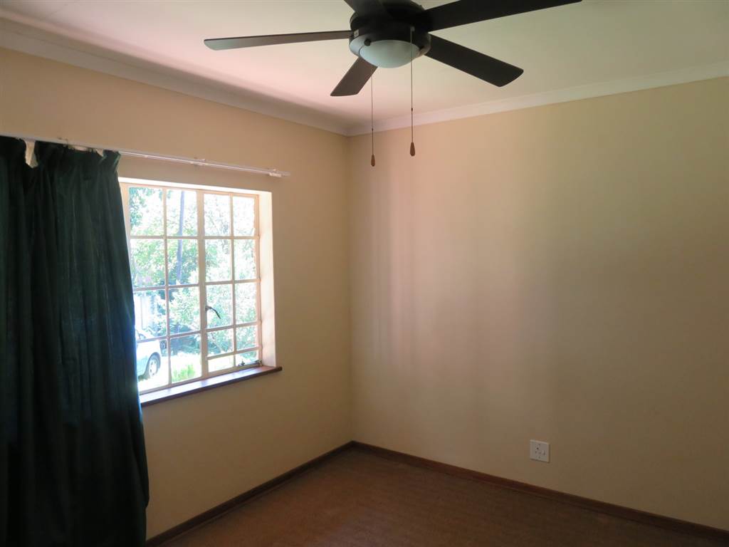 2 Bedroom Townhouse in Prestbury photo number 8