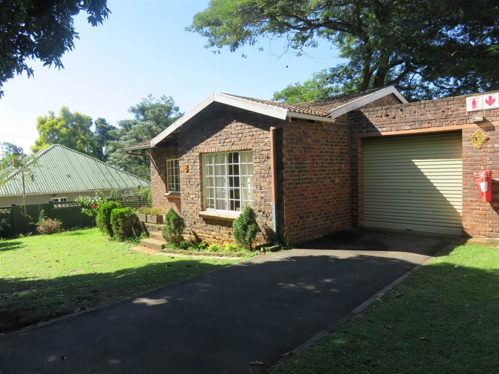 2 Bedroom Townhouse in Prestbury photo number 3