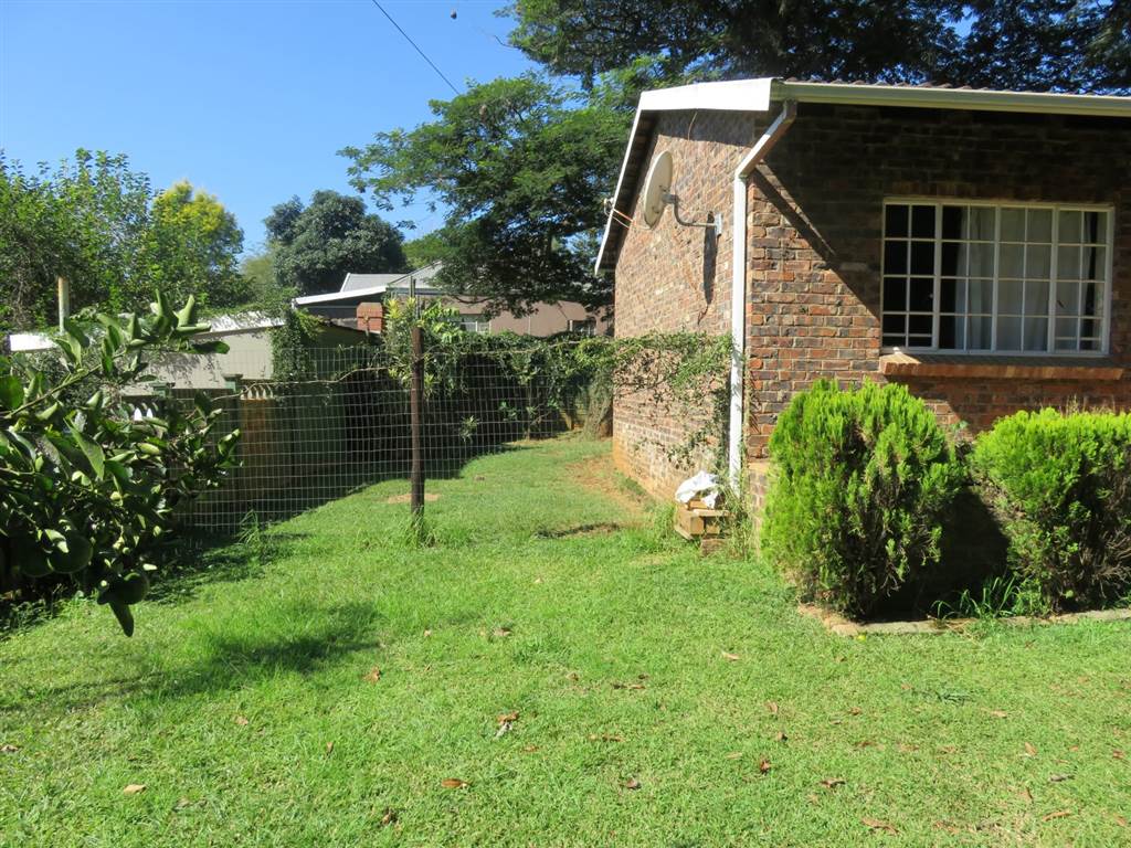 2 Bedroom Townhouse in Prestbury photo number 4