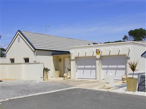 3 Bedroom House in Dennegeur