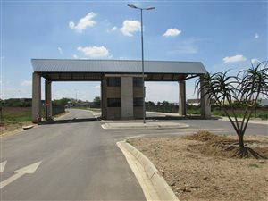 908 m² Land available in Six Fountains Estate