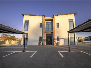 250 m² Commercial space in Newmark Estate