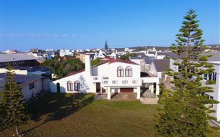 5 Bedroom House in Struisbaai