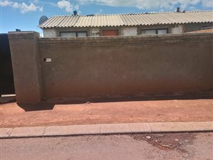 2 Bed House in Phiri
