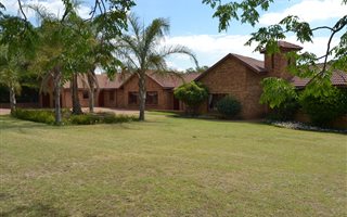 4 Bedroom House in Kyalami AH