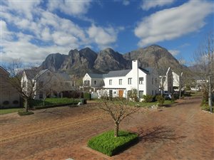 3 Bed House in Kylemore