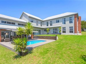 4 Bed House in Helderfontein Estate