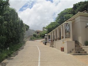 364 m² Land available in Hanging Meadows