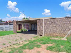 4 Bed House in Brackenhurst