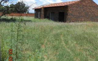 4000 m² Land available in Highbury