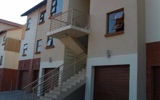 3 Bedroom Apartment in Azaleapark